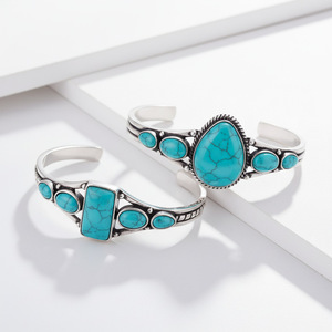 Bracelet manchette rétro pour femme, en argent tibétain, avec incrustation carrée en fausse turquoise en forme de goutte, bijou cadeau - Product Image 1