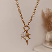 Pendentif en acier inoxydable plaqué or simple et élégant incrusté de perles de zircon Lightning Boots Cadeau de charme d'avion en forme de coeur