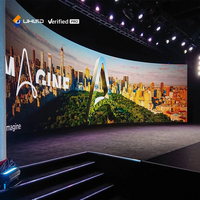 UHLED İç Mekan Led Reklam Ekranı P2.976 P3.91 Dış Mekan LED Ekran Ark Kavisli Birleştirmeli LED Video Duvarı Defile Pisti için