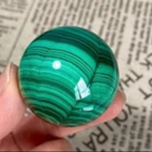 Bola de Malaquita Natural al por Mayor para Artesanías Curativas, Bola de Energía de Cuarzo, Piedra Pulida, Tema de Amor Feng Shui para Halloween - Product Image 2