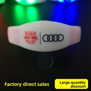 Bracelet LED en silicone à commande sonore et activé par la voix, clignotant, pour décorations de fête de Noël et accessoires d'ambiance - Product Image 2