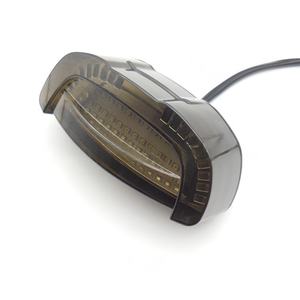 Feu arrière de moto, clignotant gauche et droit à défilement lumineux, feu stop, feu de position, feu de nuit, fonction 5-en-1 - Product Image 3