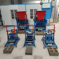 Machine automatique à haute efficacité pour la fabrication de blocs creux en ciment de petite taille avec PLC et pression hydraulique pour la production commerciale