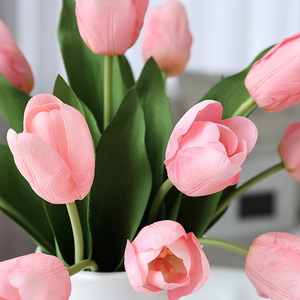 Tulipanes Artificiales de Seda con Tacto Natural y Aspecto Hidratado para Decoración de Bodas y Hogar - Product Image 4