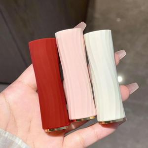 नरम कोहरे मैट लिपस्टिक हल्के लंबे समय तक चलने वाले पूर्ण-शरीर वाले गैर-स्मैडगिंग वाटरप्रूफ और रंग रेंड। - Product Image 2