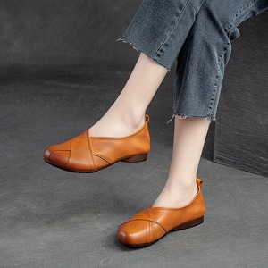 รองเท้าผู้หญิงแบบสวม สไตล์เรโทร สีสันสดใส ดีไซน์ไขว้  ทรงเตี้ย  รุ่นใหม่รับฤดูใบไม้ผลิ  ดีไซน์เรียบหรู - Product Image 4