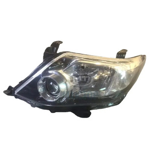 Phares compatibles avec les modèles Toyota Fortuner/Runner 2012-2015. - Product Image 1
