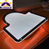 Boîtes lumineuses publicitaires LED ultra-minces, enseignes lumineuses en acrylique de formes fantaisie pour les magasins, les bars, télécommandées pour les logos de boissons, de bières et de bouteilles