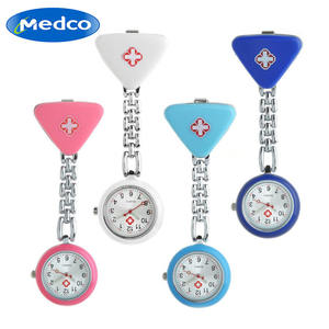 Montre de poche triangulaire pour infirmière, design croix suisse, chaîne en alliage, mouvement à quartz, montre de poitrine médicale pour infirmières et médecins - Product Image 2