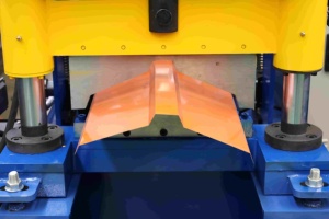 Presse à former des tuiles de toit et des tuiles de gouttière en <span class=keywords><strong>acier</strong></span> de haute qualité, contrôlée par PLC, garantie 1 an. - Product Image 6