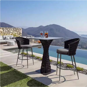 Tabourets de bar d'extérieur en rotin avec structure métallique, durables, pour usage commercial - Product Image 1