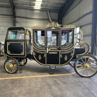 Siège conducteur fermé noir et or pour véhicule de mariage ou de tourisme de type calèche royale électrique