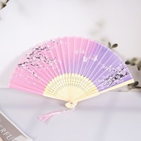 Lot de 4 éventails pliants chinois faits à la main en tissu, avec baleines en bois, soie et pompon en bambou, style japonais, mini éventail pour décoration de mariage