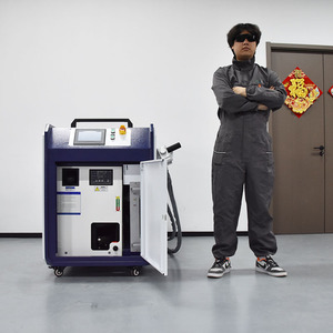 Machine laser portative 6000W pour l'élimination des couches d'oxyde, des rouilles, de la peinture et des taches d'huile sur fonte, tôles galvanisées et tôles laminées à froid - Product Image 5