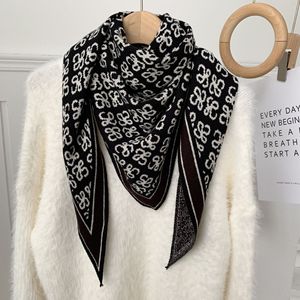 Herfst Winter Mode Nieuwe Vrouwen Sjaal 160*95Cm Polyester Jacquard Gebreide Driehoek Sjaal Veelzijdige Vrouwen Sjaal - Product Image 5