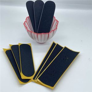 Vente en gros de ruban adhésif noir en mousse pour skateboard, trottinette et fingerboard à prix abordable - Product Image 4