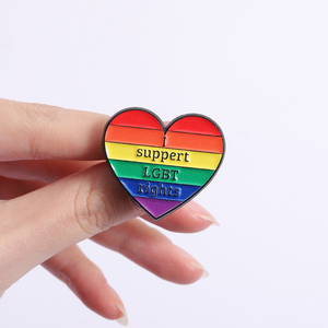 Pin de Esmalte con el Símbolo del Orgullo <span class=keywords><strong>LGBT</strong></span>, Broche de Corazón Arcoíris, Insignia para Solapa, Joyería, Mochila, Ropa, Venta al por Mayor - Product Image 4