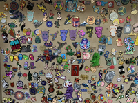 Badge en métal personnalisé pas cher, design sur mesure, émail dur, broche personnalisée