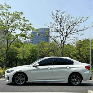 <span class=keywords><strong>Voiture</strong></span> d'<span class=keywords><strong>occasion</strong></span> BMW Série 1 2023 120i M <span class=keywords><strong>Sport</strong></span> Berline Essence Luxe Haute Qualité Conduite à Gauche Bon État - Product Image 3