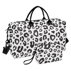 Sac de voyage personnalisé à imprimé léopard pour femmes, grand sac de voyage à la mode pour femmes, ensemble de sacs de voyage à prix avantageux - Product Image 1