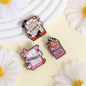 Broches de esmalte rosas con diseño de lector electrónico, humorísticos: 'Un lector sin su lector electrónico es una tragedia'. Insignias de solapa, decoración, regalos. - Product Image 3