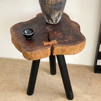 Table basse en bois durable et écologique de style Wabi Sabi avec forme irrégulière pour salon