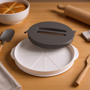 Boîte de transport pour gâteaux Cake Butler Bake And Go, ronde de 10 pouces avec couvercle pour un rangement et un transport faciles - Product Image 3