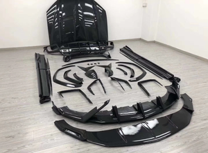 ชุดแต่งคาร์บอนไฟเบอร์สำหรับรถยนต์ Lamborghini ประกอบด้วยลิ้นหน้า ลิ้นกันชนหลัง และสเกิร์ตข้าง - Product Image 2