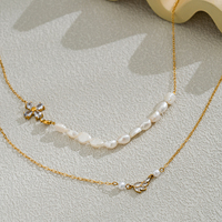 Collier en acier plaqué or Blossom avec quatre perles, pendentif floral en cristal marquise, bijou délicat pour femme au quotidien