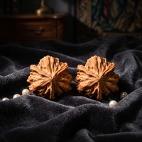 Noix de Qishan triangulaires sculptées à la main - Ornement de bureau artisanal pour l'exercice mental et la pleine conscience