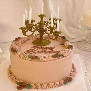 Adornos para Velas de Pastel de Cumpleaños, Decoraciones de Candelabros Retro Europeos y Americanos de Plástico, Suministros Decorativos para Postres - Product Image 1