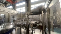 Machine de remplissage automatique 3 en 1 Machine de remplissage de bouteilles d'eau commerciale Ligne de production automatique de scellage d'eau pure