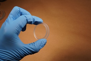 Tùy chỉnh siêu rõ ràng quang kính cường lực ống kính rắn chịu nhiệt độ cao đục lỗ hình dạng bất thường cho sử dụng công nghiệp - Product Image 3