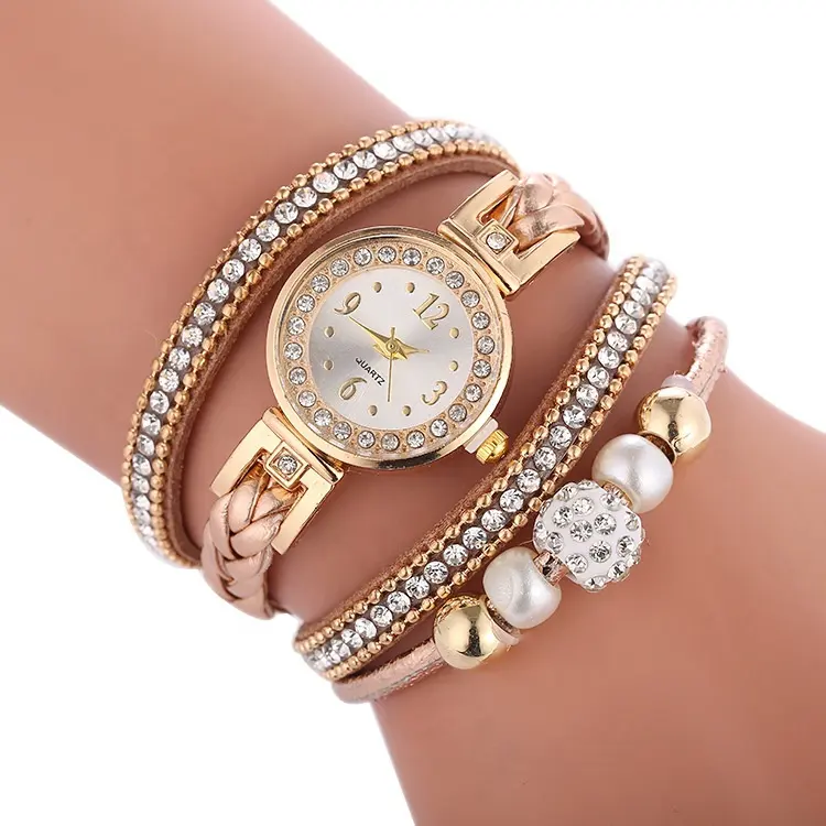 2023 हॉट सेलिंग ब्रैसलेट महिलाओं को हीरे की कलाई घड़ी घड़ी के साथ फैशन ब्रेसलेट महिला की मिश्र धातु घड़ी के चारों ओर लपेटते हैं।