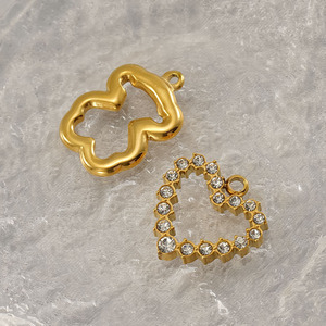 Tesoros Marítimos de Global Gleam |   Dijes de Acero Inoxidable con Baño de Oro PVD de 18K |   Colgante de Ancla, Rueda de Barco, Estrella Polar y Cruz, con temática africana - Product Image 2