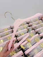Cintres de luxe pour robes de mariée pour magasins de vêtements, en dentelle blanche floquée, avec crochet ABS/métal, multifonctionnels, revêtement en velours rose