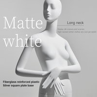 Maniquí de cuerpo completo femenino de alta gama, marca Robben, color blanco mate, en pose de pie, material de fibra de vidrio, para escaparate.