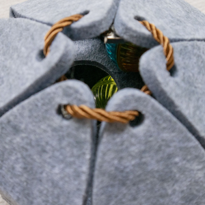 Produk populer 2026 Produk Baru penggunaan ramah lingkungan bahan Felt mainan bola kucing bergulir mainan gerakan interaktif hewan peliharaan - Product Image 2