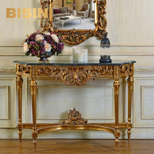 Table <span class=keywords><strong>console</strong></span> en PU dorée à la main, style <span class=keywords><strong>baroque</strong></span>, sculptures en résine, feuilles d'<span class=keywords><strong>or</strong></span> 24 carats et plateau en marbre, idéale pour les halls d'entrée, les hôtels de luxe et les villas - Product Image 1