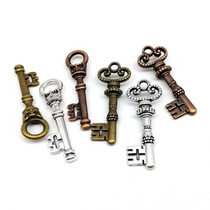 Chiave decorativa dall'aspetto antico per ciondoli Steampunk creazione di gioielli in metallo fai da te Retro rosso ottone antico argento Vintage - Product Image 3