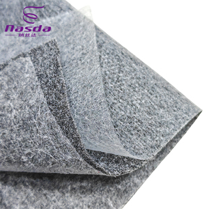 Rouleau de tissu filtrant à charbon actif composite non tissé à 3 couches sans colle Caractéristique respirante pour la désodorisation des sacs à bagages - Product Image 1