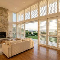 Volets intérieurs en bois massif de tilleul sur mesure JSL, à lamelles réglables, pour la décoration de la maison