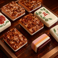 Ensemble de Mahjong américain de luxe en acrylique cristal rouge à 4 couches, tuiles de Mahjong gravées de 31,5 mm avec logo personnalisé, service OEM/ODM