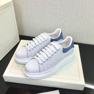 Chaussures blanches sur plateforme, sur mesure, de haute couture, idéales pour la marche décontractée, élégantes et polyvalentes - Product Image 1