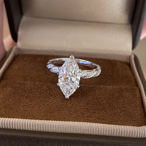 Bague de fiançailles en or massif 14k 18k avec diamant créé en laboratoire de taille marquise certifié IGI personnalisé, VVS, pour femmes - Product Image 3