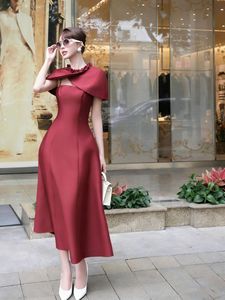 Abito lungo floreale senza spalline, stile shawl, design vietnamita di nicchia, elegante e aderente per signore. - Product Image 3
