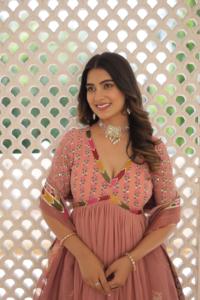 Alta calidad Faux Georgette bordado Zari lentejuelas trabajo Alia corte vestido perfecto para novia y ocasión especial desgaste - Product Image 4