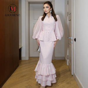 LM S26 <span class=keywords><strong>Conjunto</strong></span> Formal de <span class=keywords><strong>Dos</strong></span> <span class=keywords><strong>Piezas</strong></span> Rosa Vintage Elegante con Botones, Mangas Abullonadas Transparentes y Falda de Sirena con Volantes para Bodas y Eventos Especiales - Product Image 1