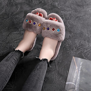 Pantofole Wild Fashion per la casa per ragazze inverno nuovi sandali caldi con diamanti luminosi da donna infradito piatto con pantofole per interni - Product Image 6