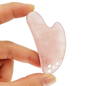 Ensemble <span class=keywords><strong>de</strong></span> rouleaux <span class=keywords><strong>de</strong></span> <span class=keywords><strong>jade</strong></span> en quartz rose et Gua Sha, comprenant une pierre Gua Sha en forme <span class=keywords><strong>de</strong></span> cœur en améthyste, <span class=keywords><strong>jade</strong></span> vert, rose et blanc, et un <span class=keywords><strong>rouleau</strong></span> facial en cristal. - Product Image 5